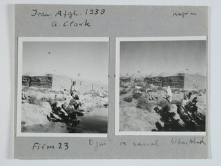 Iran, Abbas Abad (Abbasabad): Landschaft; Karteikarte: Menschen an einem Fluss