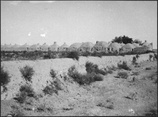 Iran, Abbas Abad (Abbasabad): Landschaft; Dorf mit Kuppeldächern