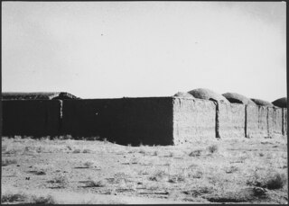 Iran, Abbas Abad (Abbasabad): Landschaft; Dorf umgeben von einer Mauer