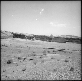 Iran, Abbas Abad (Abbasabad): Landschaft; Dorf mit Kuppeldächern