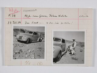 Afghanistan, Islam Kaleh (Eslam Qal'eh): Auto; Karteikarte: Auto in Felsenlandschaft