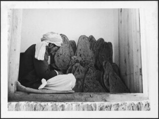 Afghanistan: Bäckerei in HeratHerat: Das sind keine gefüllten Fladen, sondern afghanische Brote [Legende nicht von AS]