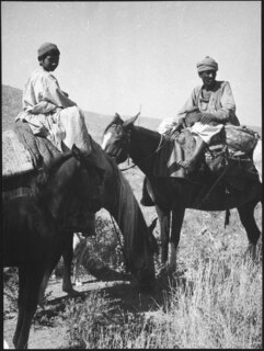 Afghanistan, Bala Murgab (Bala Murghab, Morghab): Menschen; Ein Mann und ein Kind auf Pferden