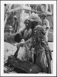 Pol-i-Koumri. Die Zunft der Bauhandlanger an der Arbeit bei der Errichtung eines Staudammes | Afgh.