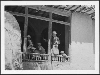 Afghanistan. | Bamiyan im Hindukusch 2500 m. | Dorfschule.Bamiyan: Eine Dorfschule. Welch freier Betrieb und ein ungezwungenes Schulzimmer [Legende nicht von AS]