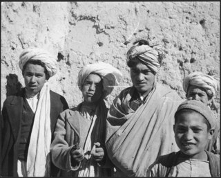 Afghanistan | Afghanen | In diesem Land sieht man keine Frauen! | à Bamyan, maitre d'école Hazara et ses elèves afghans [Legende von EM]