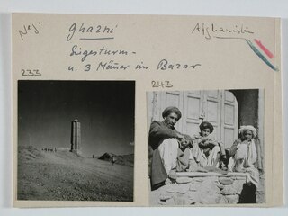 Afghanistan, Ghazni (Ghazna): Menschen, Landschaft; Karteikarte: 2 Säulen auf einer Ebene / Sitzende Männer vor einer Türe