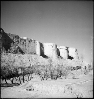 Afghanistan, Ghazni (Ghazna): Stadtansicht; Blick auf die Stadtmauer mit ihren runden Türmen