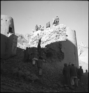 Afghanistan, Ghazni (Ghazna): Menschen; Männer beim Arbeiten an der Stadtmauer