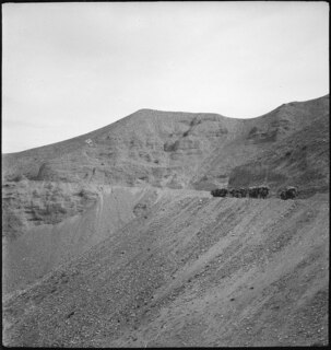 Afghanistan, Lataband-Pass: Landschaft; Eine Kamel-Karawane auf einer Bergstrasse