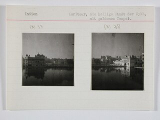 Britisch-Indien, Amritsar: Gebäude; Karteikarte: Gebäude an einem See, verbunden durch einen Steg