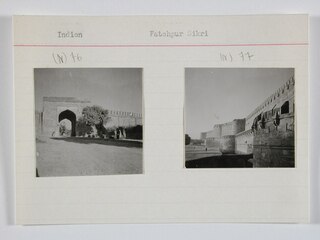 Britisch-Indien, Fatehpur Sikri: Agra Gate / Agra: Red Fort; Karteikarte: Tor in einer Mauer / Befestigungsmauer