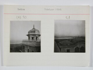 Britisch-Indien, Agra: Red Fort; Karteikarte: Blick von einem Gebäude über eine Ebene