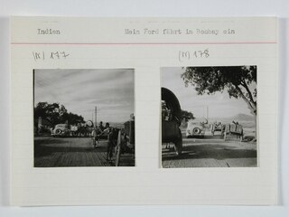 Britisch-Indien, Bombay (Mumbai): Landschaft; Karteikarte: Der Ford auf einer Strasse neben Holzkarren