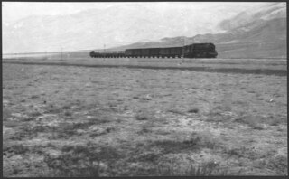 Eisenbahnzug (Lokalisierung unsicher); Ein Eisenbahnzug im Gebirge