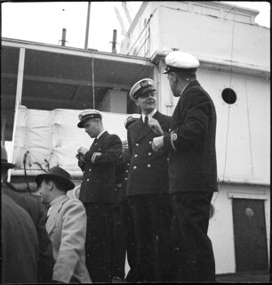 Zum ersten Mal ein Meerdampfer unter der Flagge der Schweizer Flotte. Ankunft der "Calanda" in Lissabon, 5. Mai 1941 | A. Clarac-Schwarzenbach, Lissabon Mai 1941 | [Legende auf separatem Umschlag]