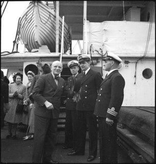 Zum ersten Mal ein Meerdampfer unter der Flagge der Schweizer Flotte. Ankunft der "Calanda" in Lissabon, 5. Mai 1941 | A. Clarac-Schwarzenbach, Lissabon Mai 1941 | [Legende auf separatem Umschlag]6