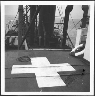 Zum ersten Mal ein Meerdampfer unter der Flagge der Schweizer Flotte. Ankunft der "Calanda" in Lissabon, 5. Mai 1941 | A. Clarac-Schwarzenbach, Lissabon Mai 1941 | [Legende auf separatem Umschlag]
