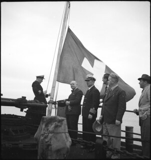 Zum ersten Mal ein Meerdampfer unter der Flagge der Schweizer Flotte. Ankunft der "Calanda" in Lissabon, 5. Mai 1941 | A. Clarac-Schwarzenbach, Lissabon Mai 1941 | [Legende auf separatem Umschlag]