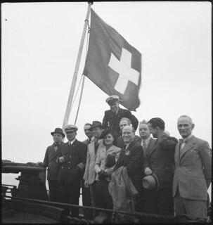 Zum ersten Mal ein Meerdampfer unter der Flagge der Schweizer Flotte. Ankunft der "Calanda" in Lissabon, 5. Mai 1941 | A. Clarac-Schwarzenbach, Lissabon Mai 1941 | [Legende auf separatem Umschlag]