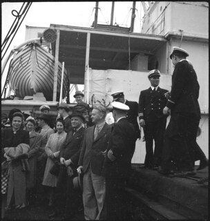 Zum ersten Mal ein Meerdampfer unter der Flagge der Schweizer Flotte. Ankunft der "Calanda" in Lissabon, 5. Mai 1941 | A. Clarac-Schwarzenbach, Lissabon Mai 1941 | [Legende auf separatem Umschlag]
