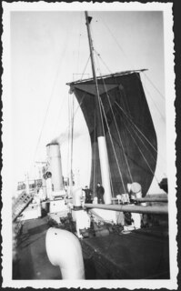 Portugal, Lissabon (Lisboa): Schiff Nereus; Blick auf ein Schiffsdeck und Segel