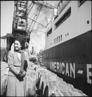 Thema: Abfahrt des Dampfers "Excambion" der "American Export Line", der einzigen Passagierdampfer-Linie, die noch zw. Lissabon u. New York verkehrt. | Aufnahmen Annemarie Clarac, Lissabon, Mai 1941 | [Legende auf separatem Umschlag]