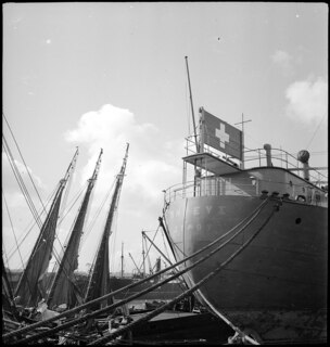 Portugal, Lissabon (Lisboa): Schiff Nereus; Blick auf den Bug eines Schiffes mit Schweizer Kreuz