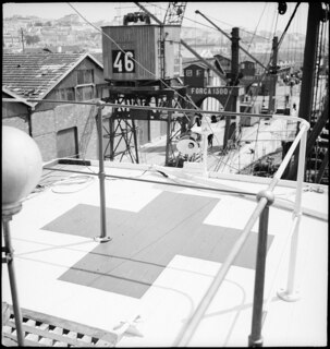 Portugal, Lissabon (Lisboa): Schiff Silva Gouveia; Ein Schiffsdeck mit einem aufgemalten Roten Kreuz