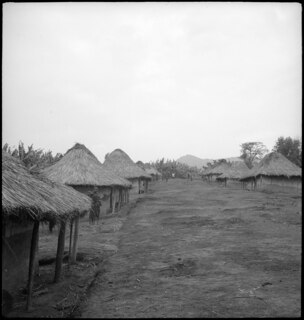 69/70 Kolonialtruppen der Gebirgsgarnison Adranga zw. Jrumu u. Watsa | [handschriftlicher Eintrag auf Karteikarte]
