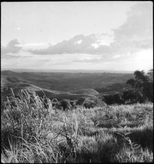 Belgisch-Kongo, Thysville (Mbanza Ngungu): Landschaft; Blick hinunter auf eine Hügellandschaft