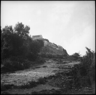 Französisch-Marokko, Moulay Idriss: Landschaft; Römerstrasse (?) welche hinaufführt in einen Ortsteil von Moulay Idriss