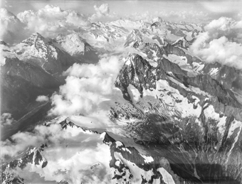 Aarmassiv von Osten, Bietschhorngruppe aus ca. 5000 m Höhe, Ballonaufnahme