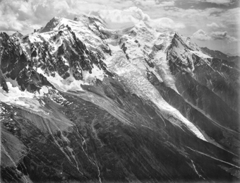 Mont-Blanc-Gruppe aus ca. 2600 m Höhe, von Norden gesehen,  Ballonaufnahme