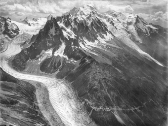Mont-Blanc-Gruppe mit Mer de Glace und Mont-Blanc du Tacul im Zentrum, Ballonaufnahme