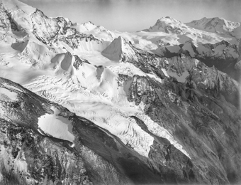 Teufelsgrat, Festigletscher, Adlerhorn, Kingletscher, Monte Rosa, Liskamm, Ballonaufnahme