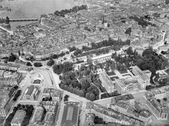Genf, Altstadt mit Parc des Bastions und Kathedrale, von Südwesten gesehen, Ballonaufnahme