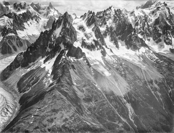 Aiguille des Grand Charmoz, Mont-Blanc Massiv, Ballonaufnahme