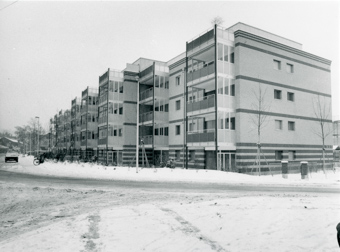 Wohnblock im Winter, gehört zu Dossier: Brauerei Baumberger