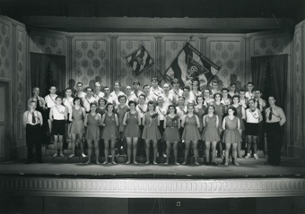 Arbeiter-Turnverein um 1950, aufgenommen im heutigen Stadt-Theater, gehört zu Dossier: Arbeiter-Turnverein 1950