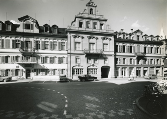 Hotel Bären, mehrstöckiges Gebäude, von der Strasse aus aufgenommen, gehört zu Dossier: St. Urbanstrasse, Spitalplatz