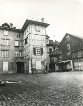 Unbekannter Standort von der Rückseite eines Hauses