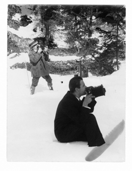 Die Reporter Paul Senn und Rudolf Jansky bei einem Skirennen