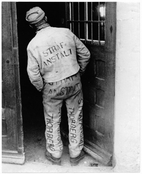 Gefangener in Kleidung der Strafanstalt Thorberg