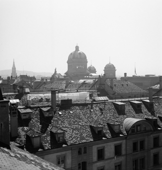 Blick über die Dächer zum Bundeshaus, Bern