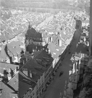 Blick vom Münsterturm auf Dächer der Altstadt, Bern