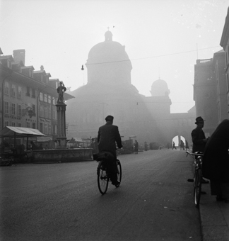 Velofahrer auf dem Bärenplatz, Bern