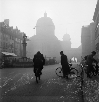 Velofahrer auf dem Bärenplatz, Bern
