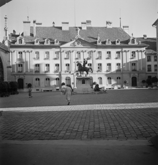 Münsterplatz mit Stiftsgebäude, Bern