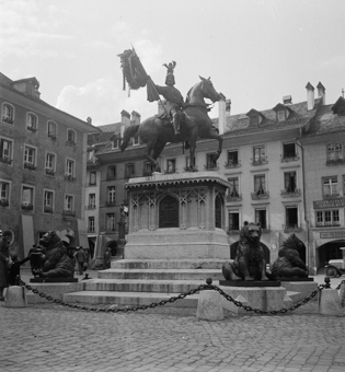 Von-Erlach-Denkmal, Münsterplatz Bern